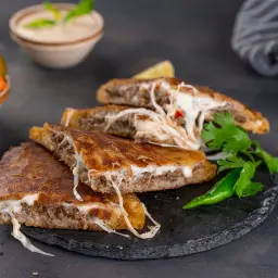 حواوشي لحم بالجبنة